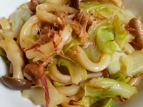 キャンプにキャベツたっぷり焼きうどん